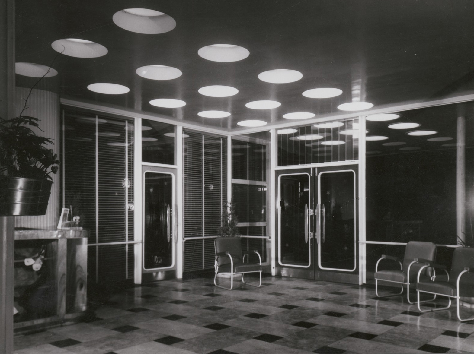 FRONT FOYER . 1951 https://stanhillmelbourne.com.au/wp-content/uploads/2021/02/FRONT-FOYER-.-1951.jpg